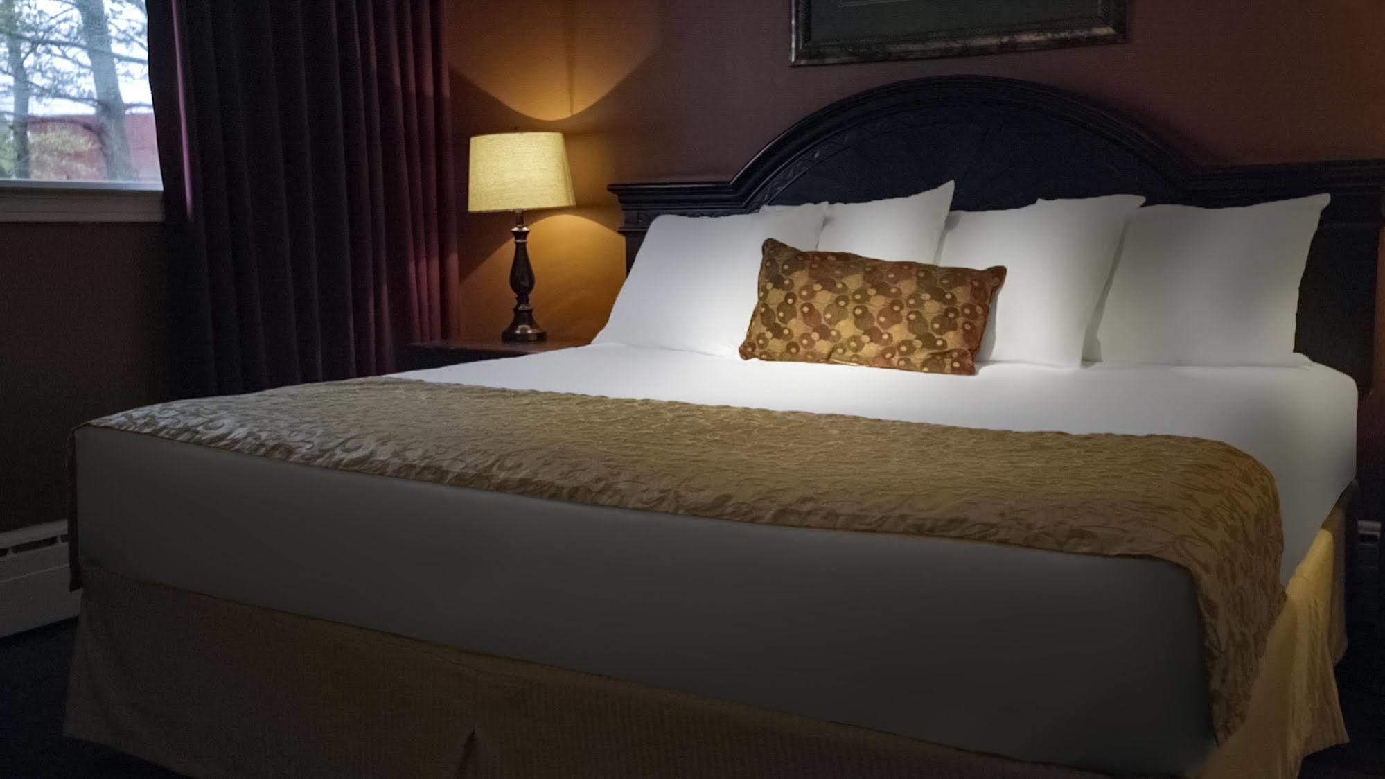 Hearthstone Inn - Port Hastings Eksteriør bilde